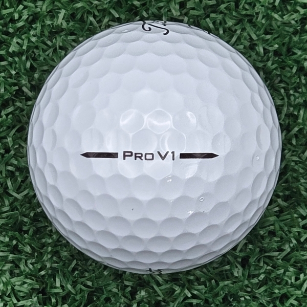 2025 Titleist Pro V1 golf ball showing its alignment arrow