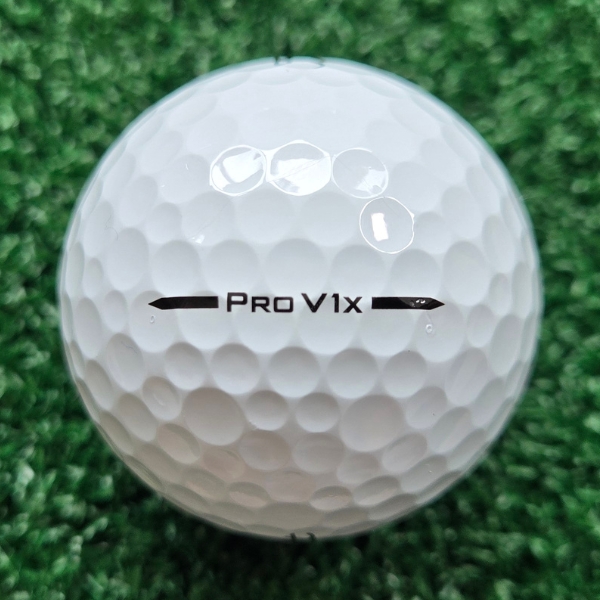 2025 Titleist Pro V1x golf ball showing the putting alignment